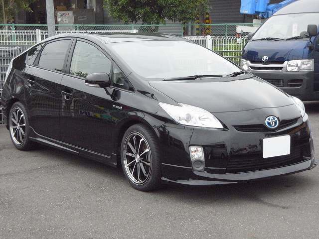 格安　リース　30系　プリウス　ハイブリッド　セダン　レンタル　レンタカー.jpg