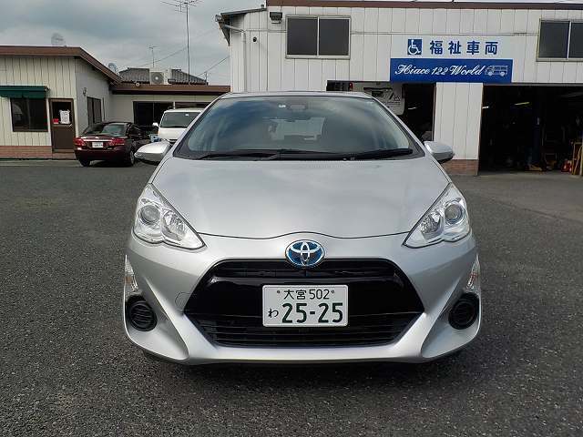 HYBRID車　格安　レンタカー　アクア　2525 (1).jpg