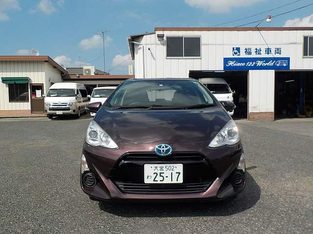 HYBRID車　格安　レンタカー　アクア　2517 (1).jpg